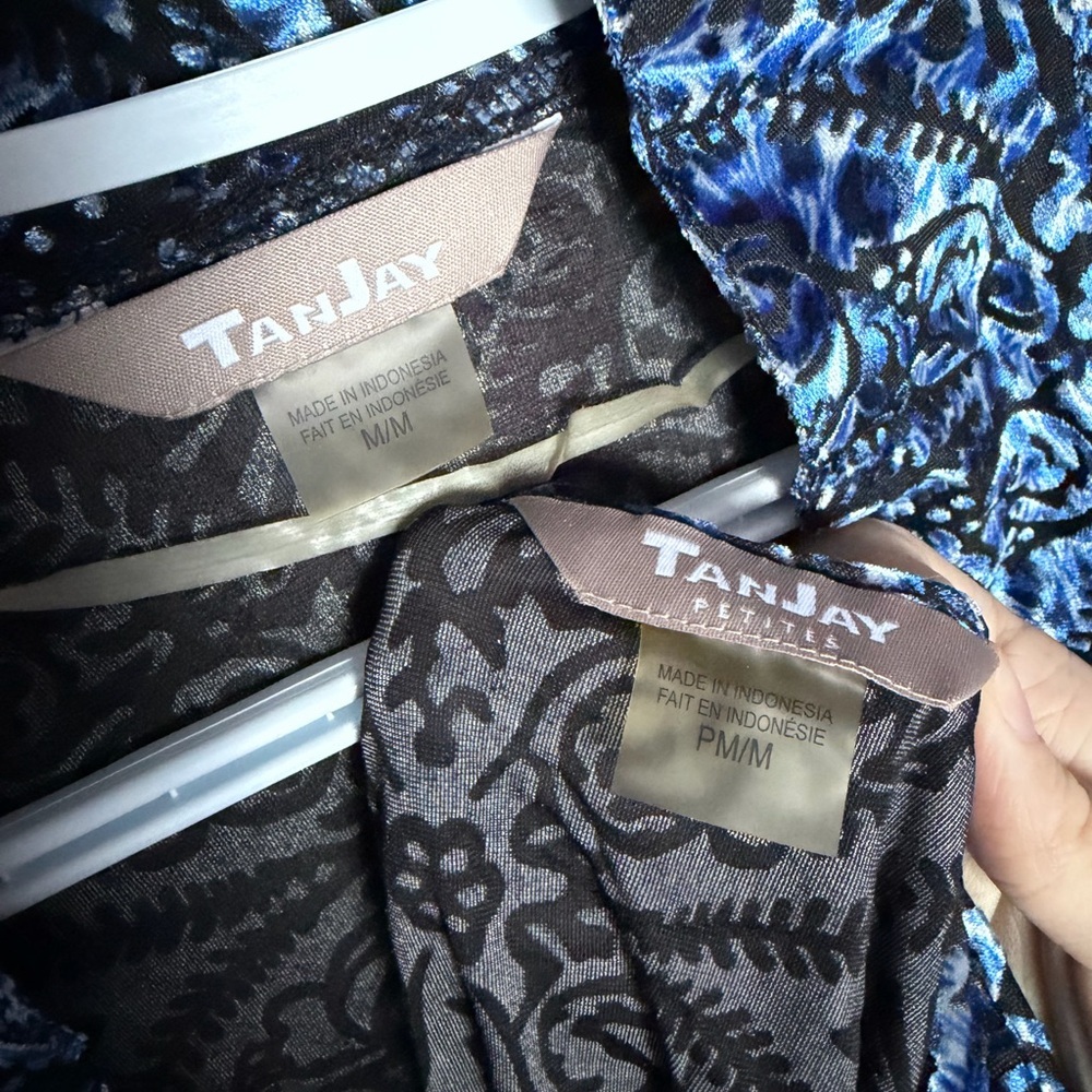 Tanjay Blue and Black Patterned Shirt and Shawl - Picture 8 of 8